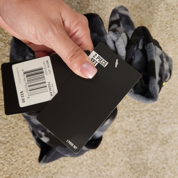 NWT Toddler Boys Grey Camo Hurley 2pc Set Includes Hat and Gloves - Picture 5 of 5